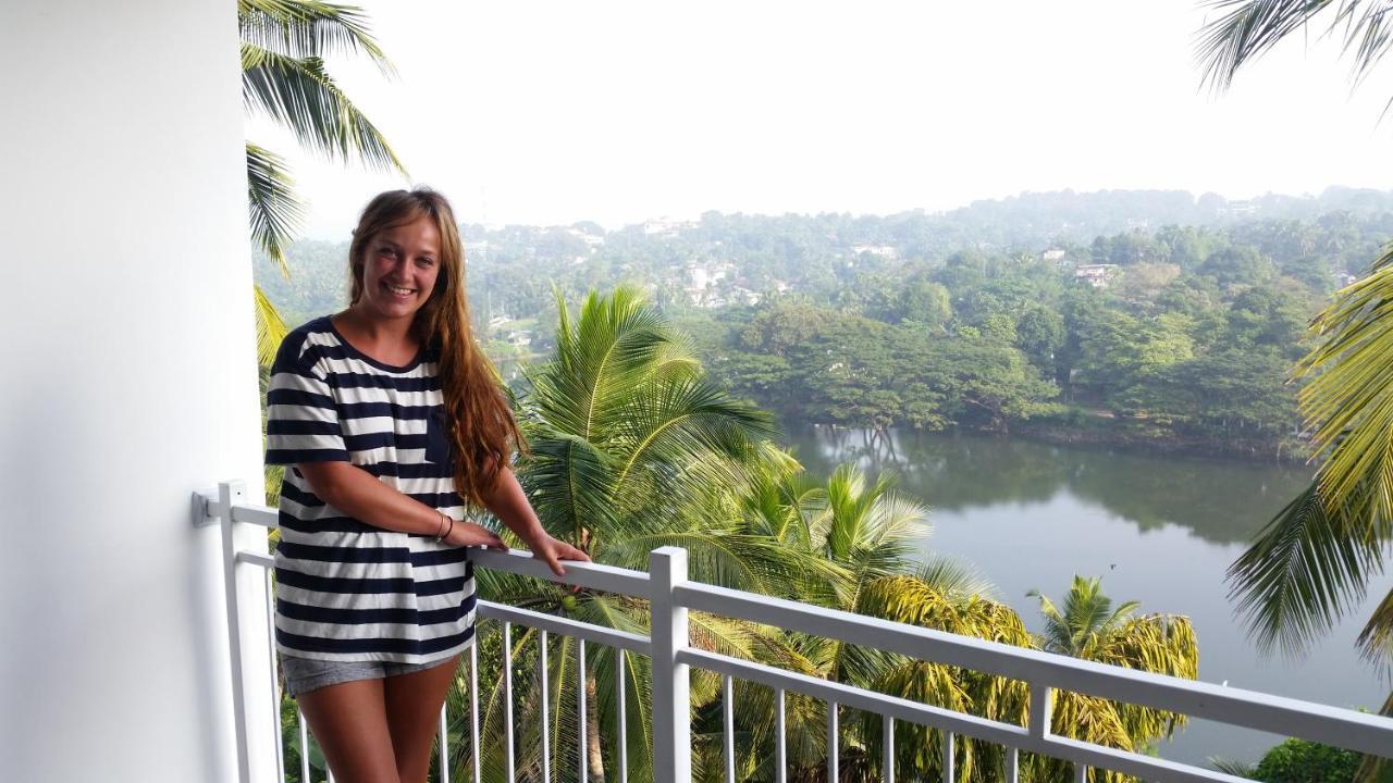 Mahaweli View Inn Kandy Extérieur photo